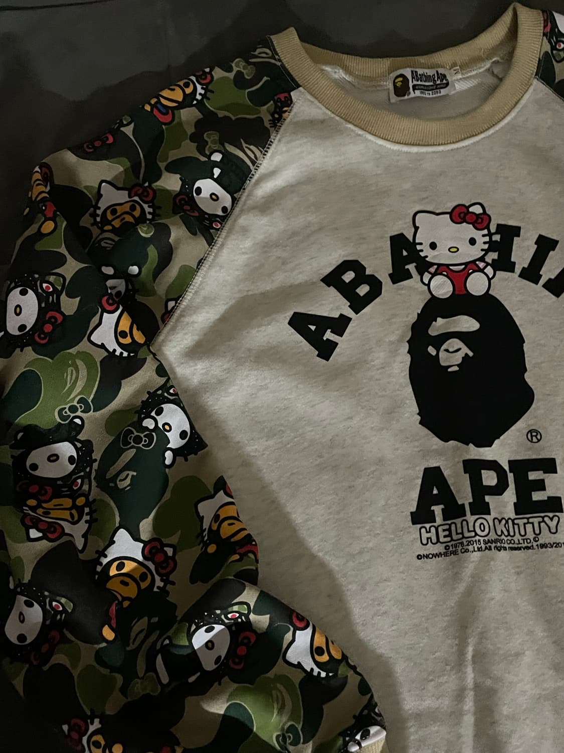 베이프 마일로 헬로키티 콜라보 맨투맨 상품이미지2