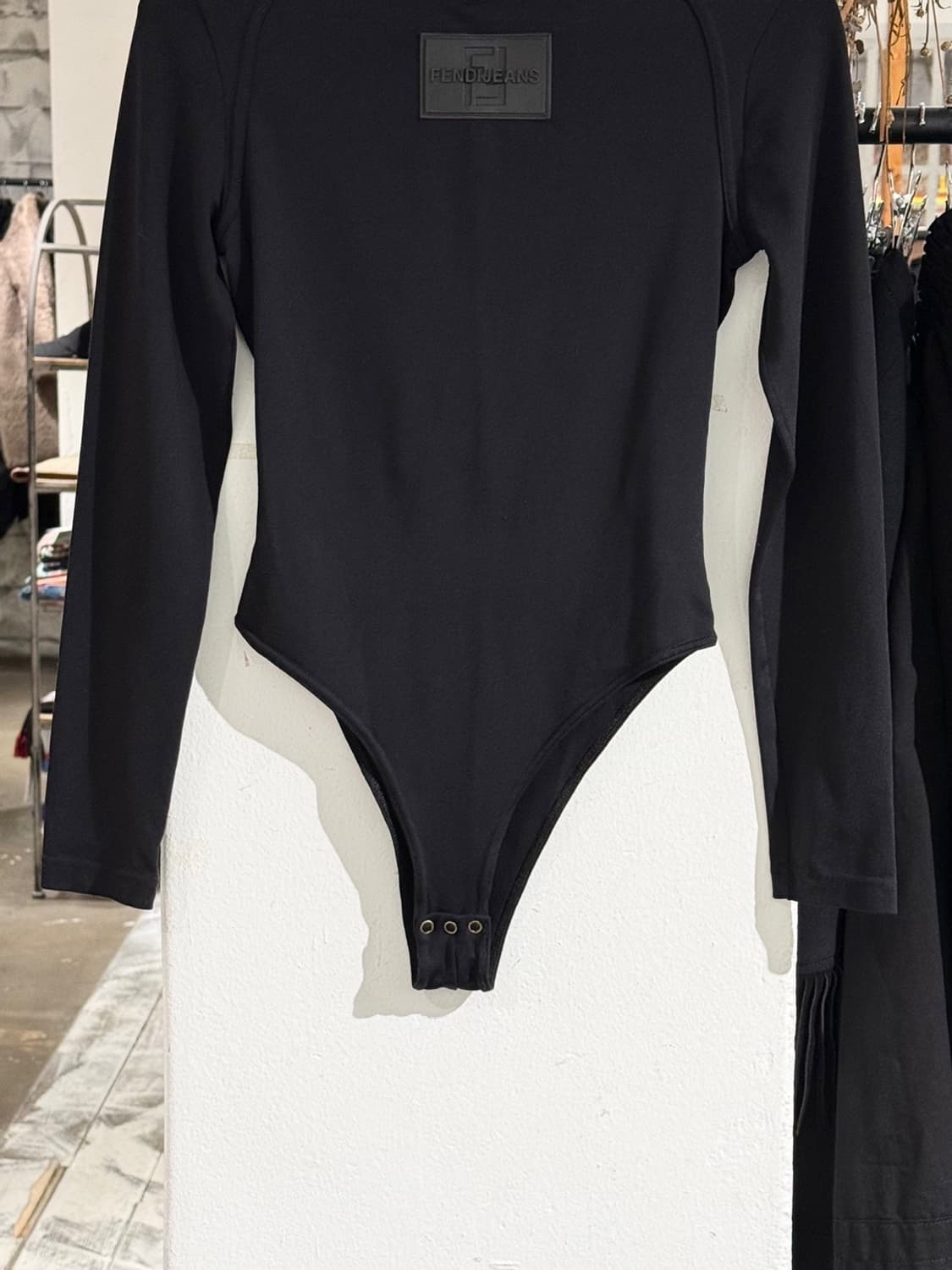 펜디 진스 블랙 로고 패치 롱슬리브 바디수트 상품이미지3