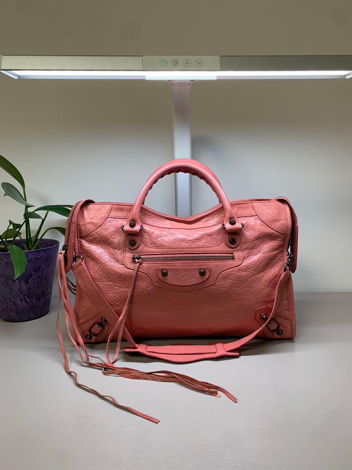 발렌시아가 클래식 모터백 핑크 M 상품이미지2