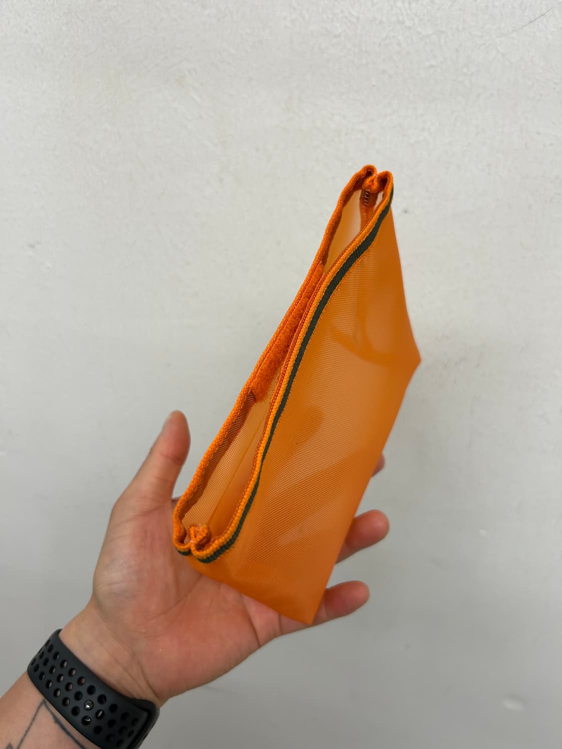 미우미우 오렌지 메쉬 파우치 상품이미지3