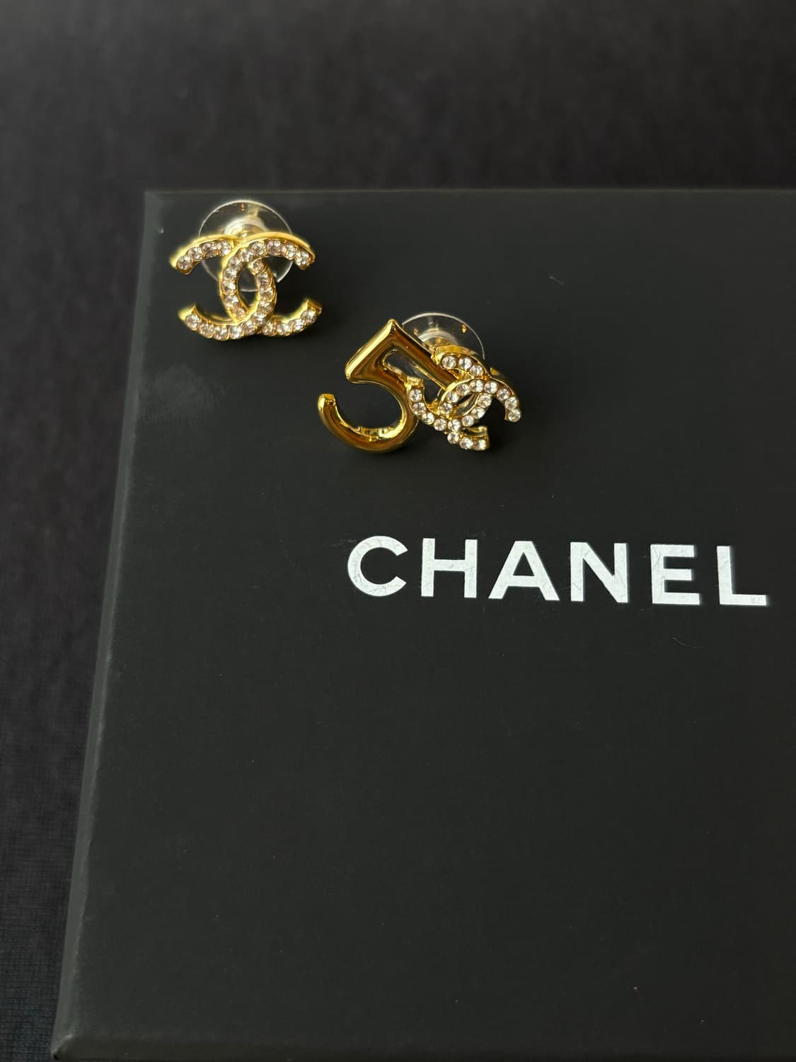 샤넬 정품 cc로고 업사이클링 넘버5 골드 귀걸이 상품이미지2
