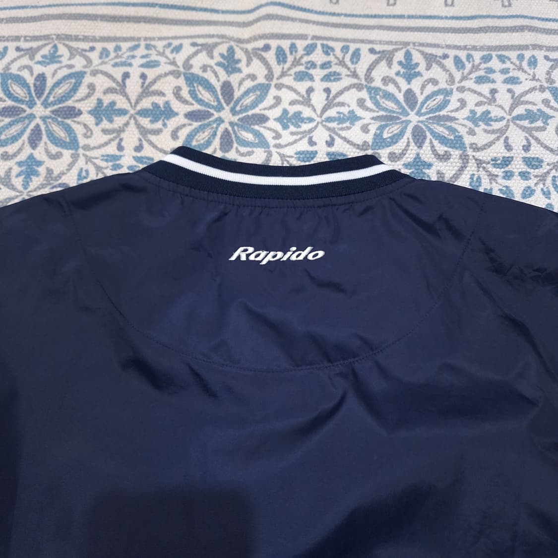 RAPIDO 라피도 네이비 화이트 라이닝 로고패치 올드스쿨 브이넥 웜업 상품이미지10