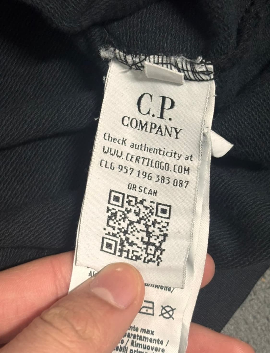 cp컴퍼니 렌즈 맨투맨 상품이미지2