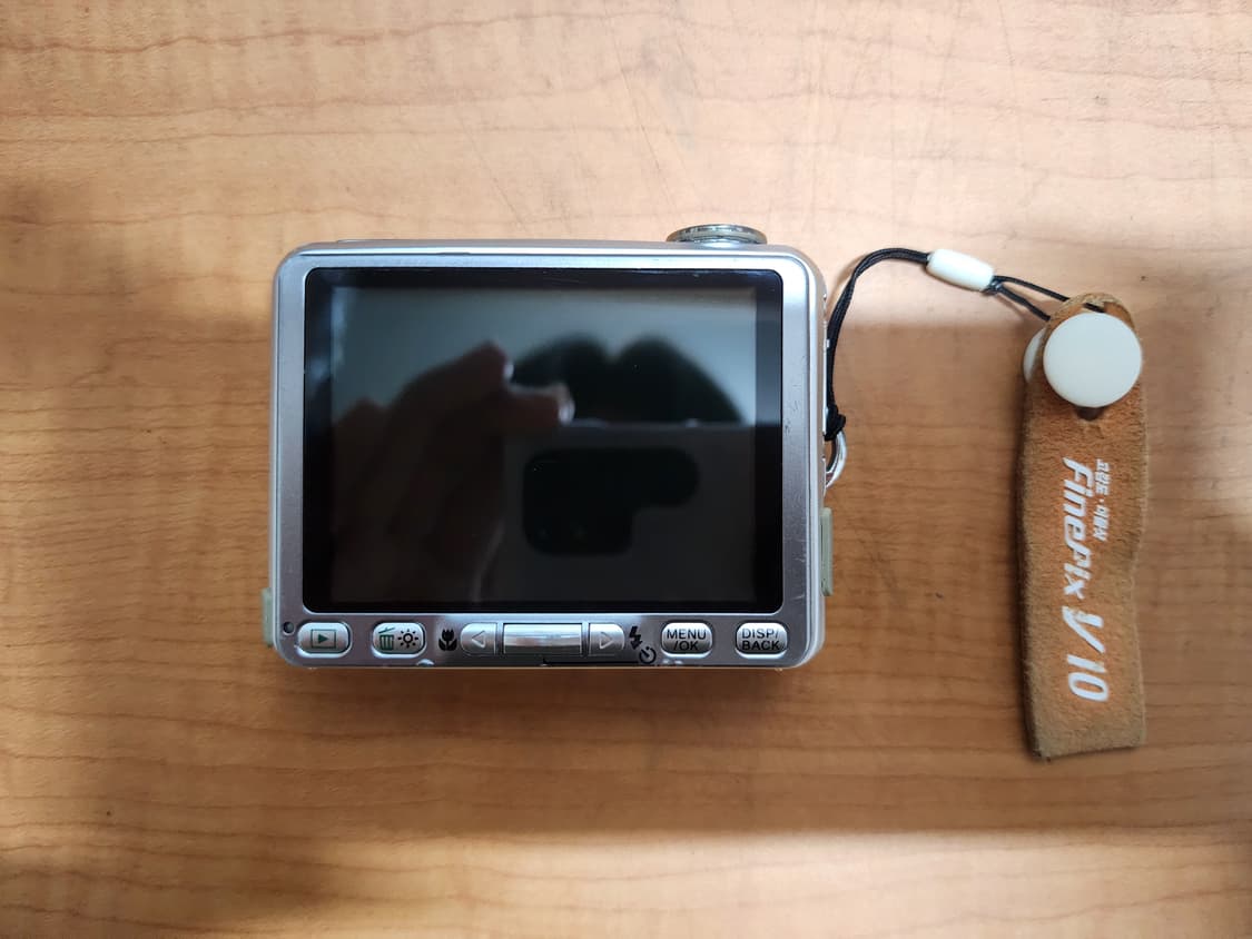 후지필름 파인픽스 v10 오렌지색상 판매합니다 상품이미지3