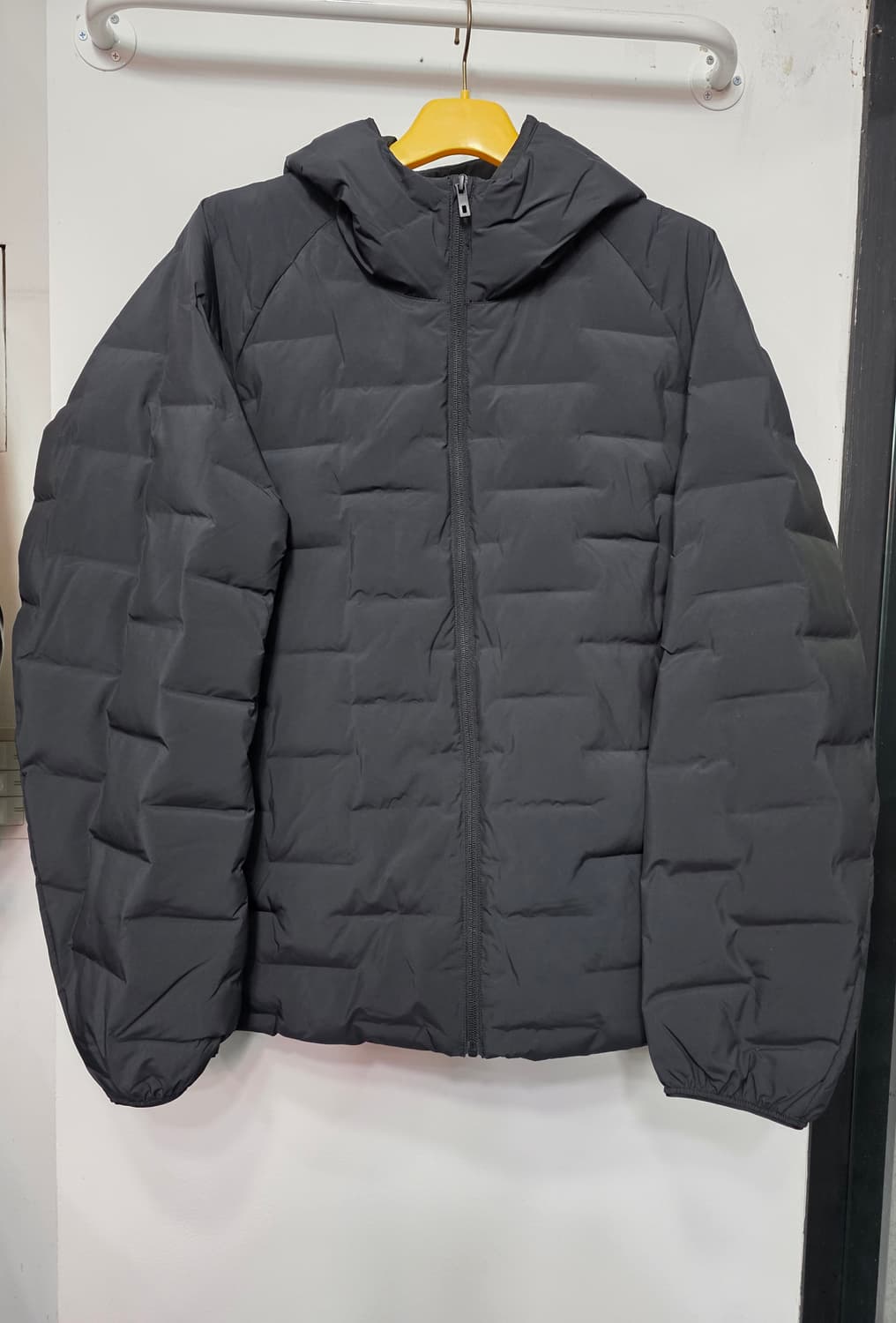 유니클로 남성 퍼프테크 경량 패딩 상품이미지1