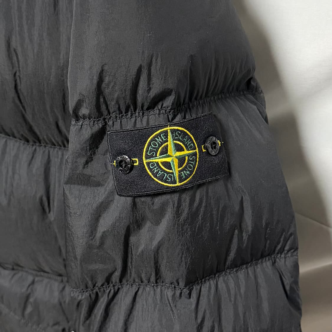 [S+급/2XL] 24FW 스톤아일랜드 크링클랩스 후드 패딩 블랙 상품이미지2