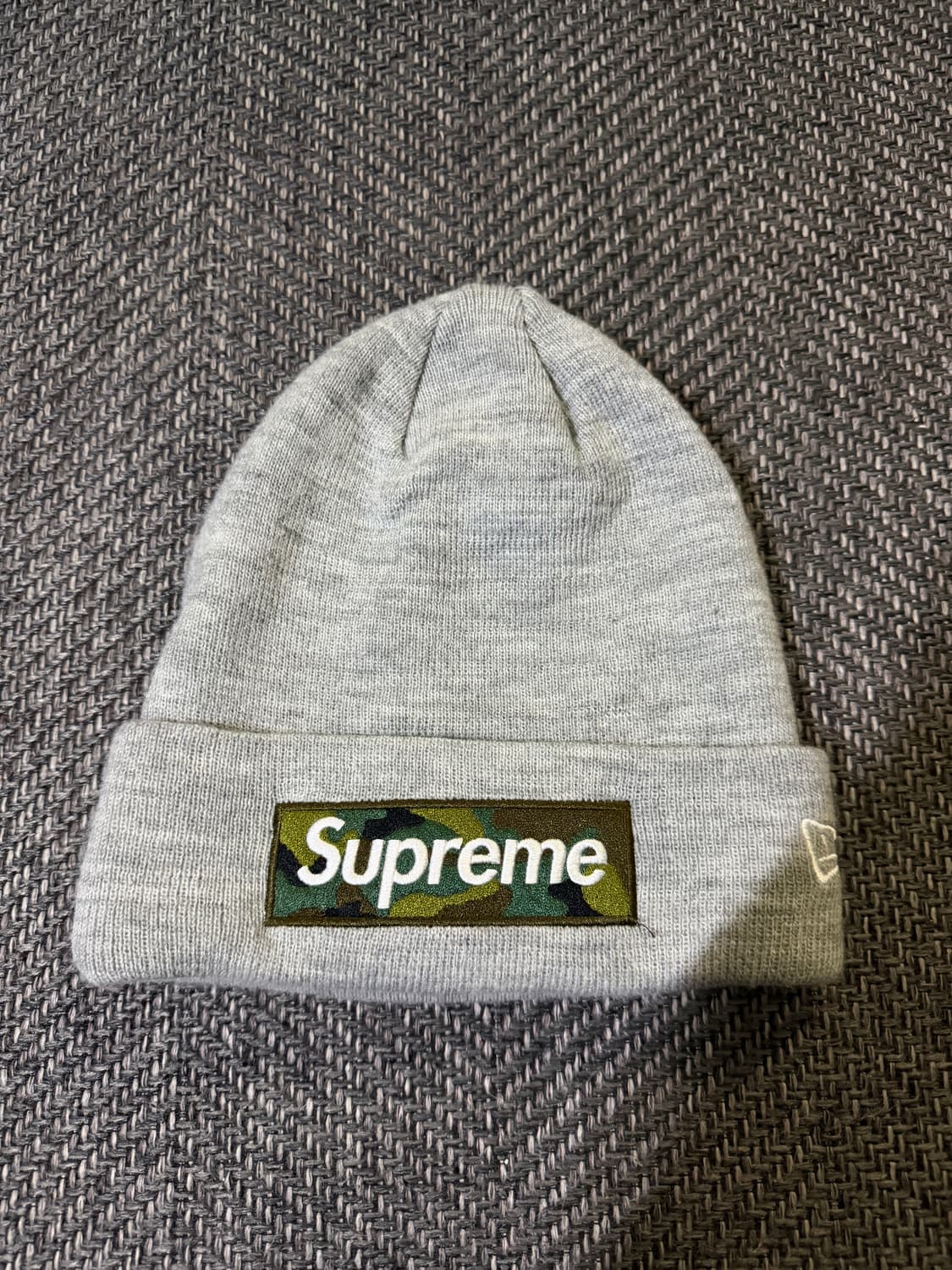 슈프림 뉴에라 박스로고 비니 헤더 그레이 - 23FW 상품이미지1