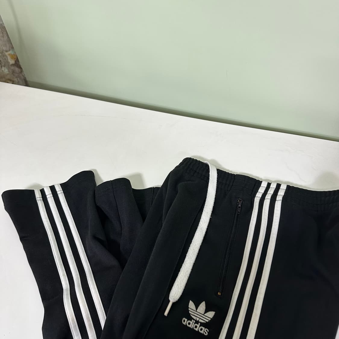 M 95 아디다스오리지날 슬림핏 3스트라이프 유로파팬츠 상품이미지1