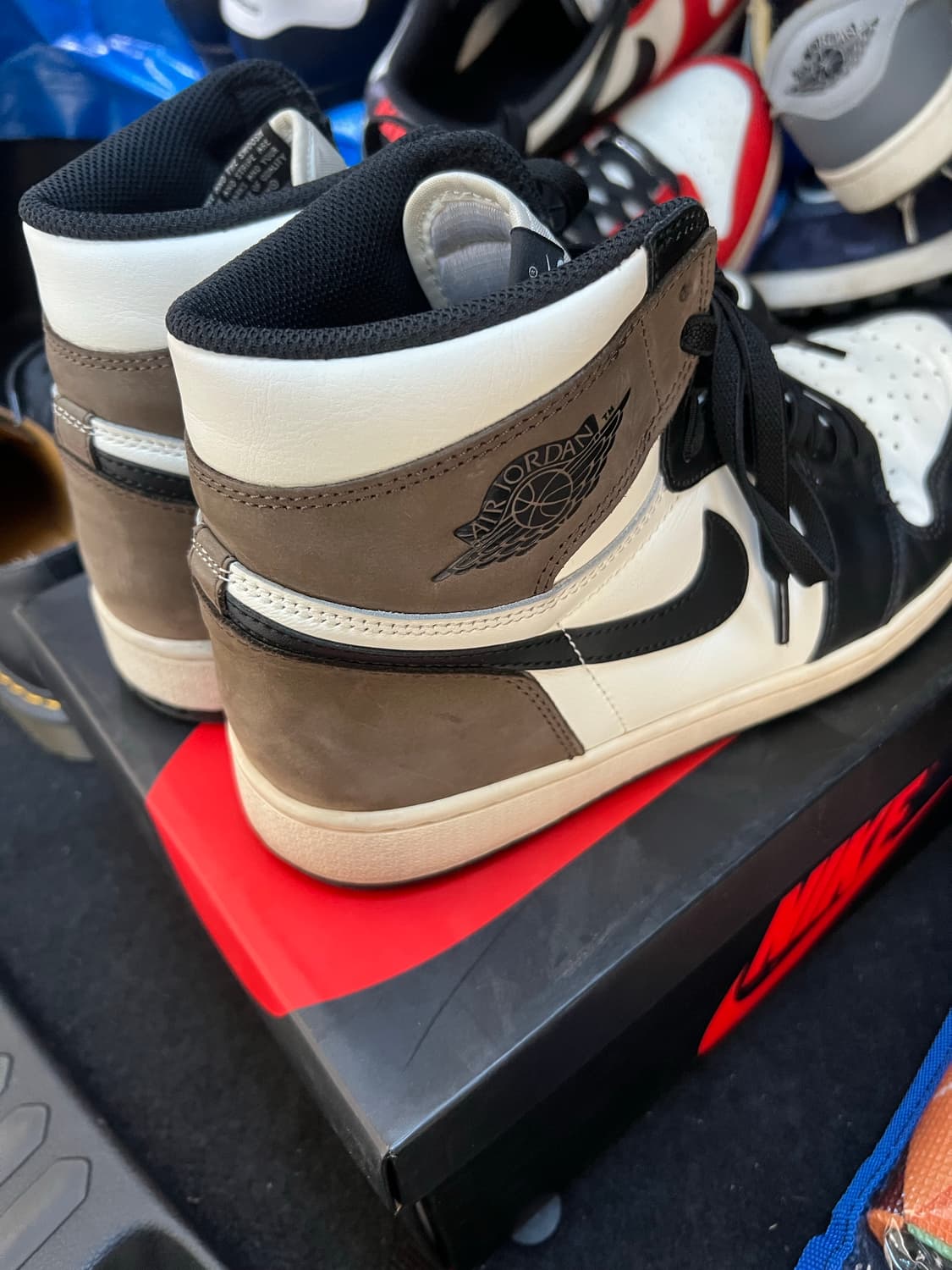 나이키 에어 조던 1 레트로 하이 OG 다크 모카 285 상품이미지3