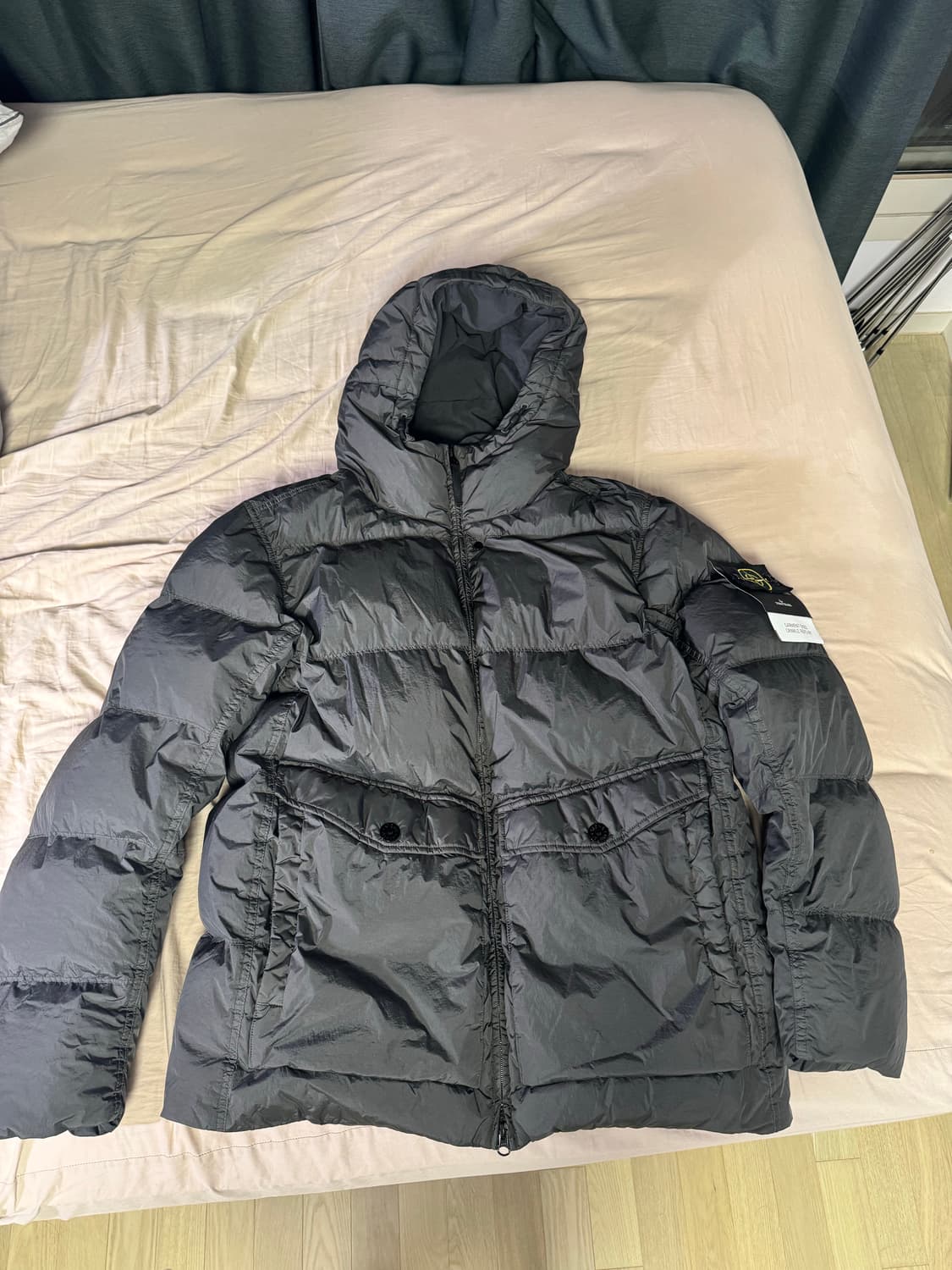 25FW 스톤아일랜드 크링클랩스 패딩 L 리드그레이 새제품 상품이미지1