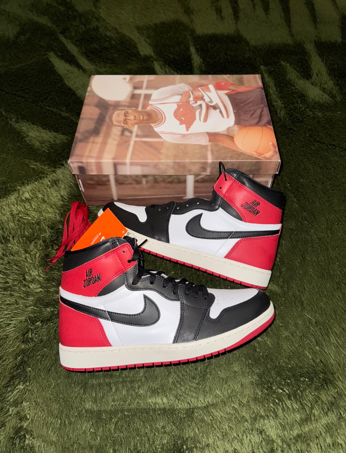 [300] 조던 1 레트로 하이 OG 블랙토 상품이미지1