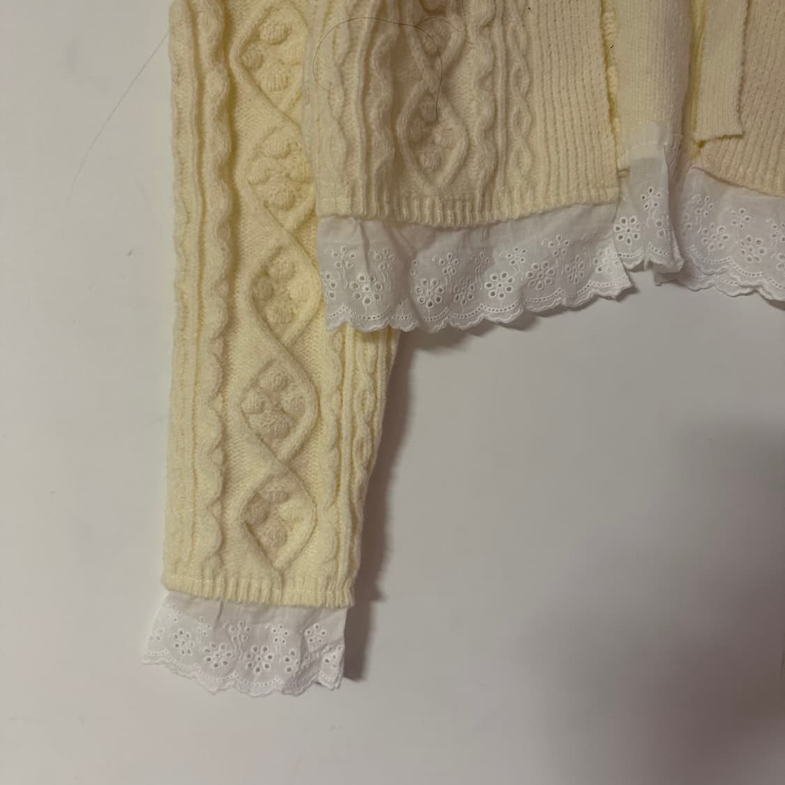 새상품 여자 꽈배기 레이스 크롭 가디건 (아이보리) 상품이미지2