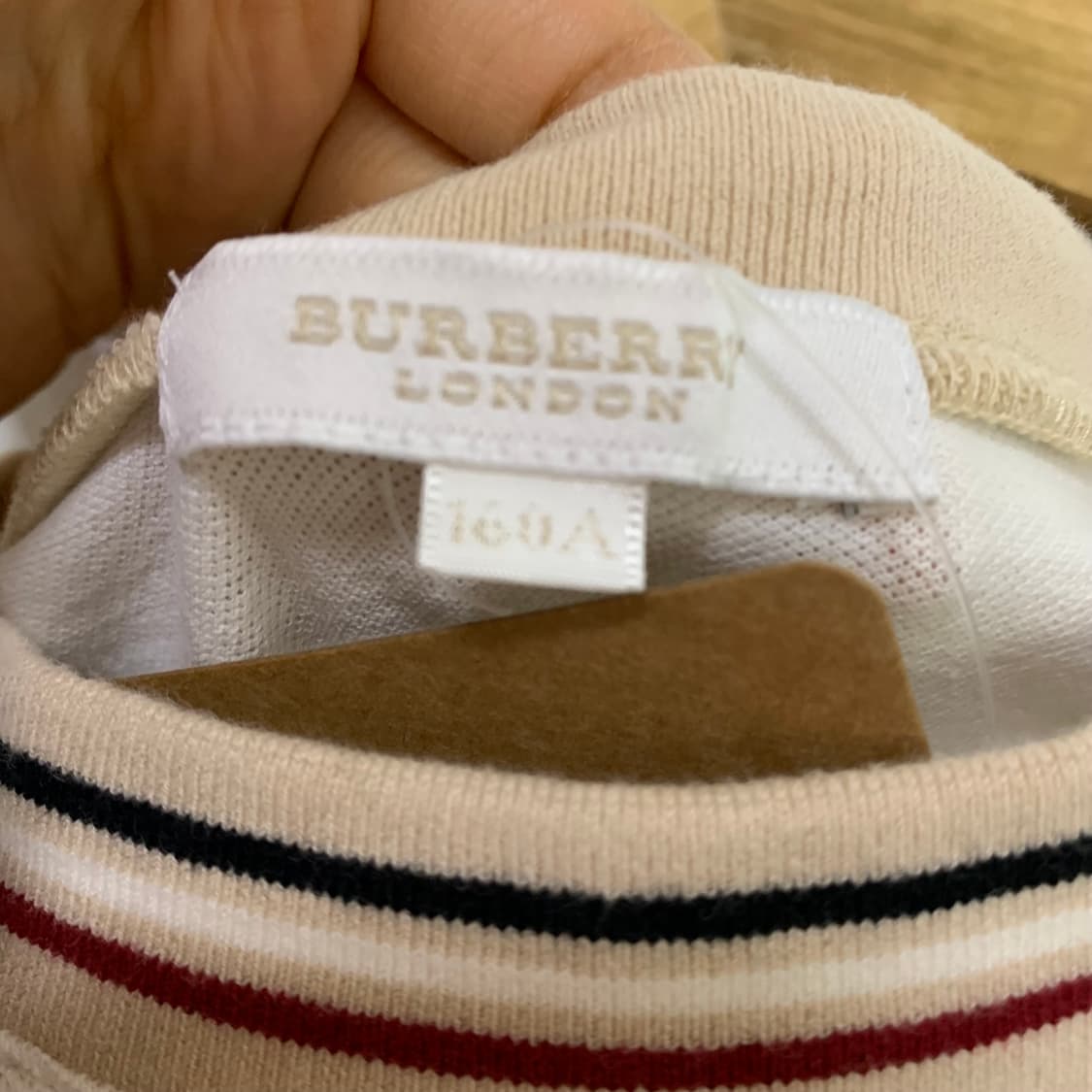 버버리 배색 라인 슬림핏 크롭 로고 반팔 티셔츠 아이보리 키즈사이즈 상품이미지4
