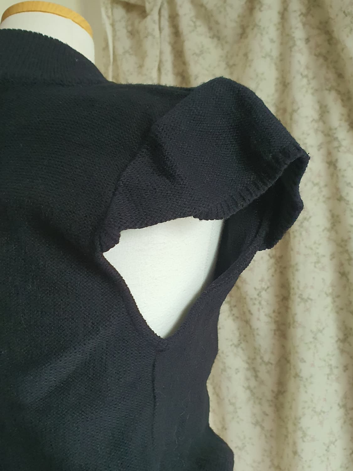 [모리걸] 니트 반팔 가디건 블랙 우드버튼 상품이미지4