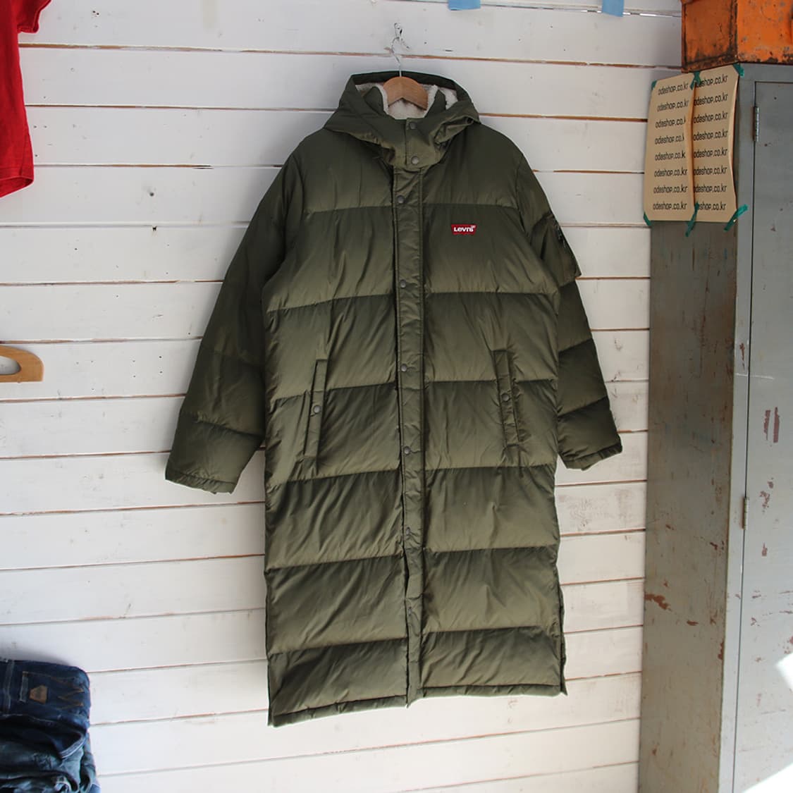 (착용컷) 리바이스 덕다운 롱 패딩 (남성용 100) 상품이미지1