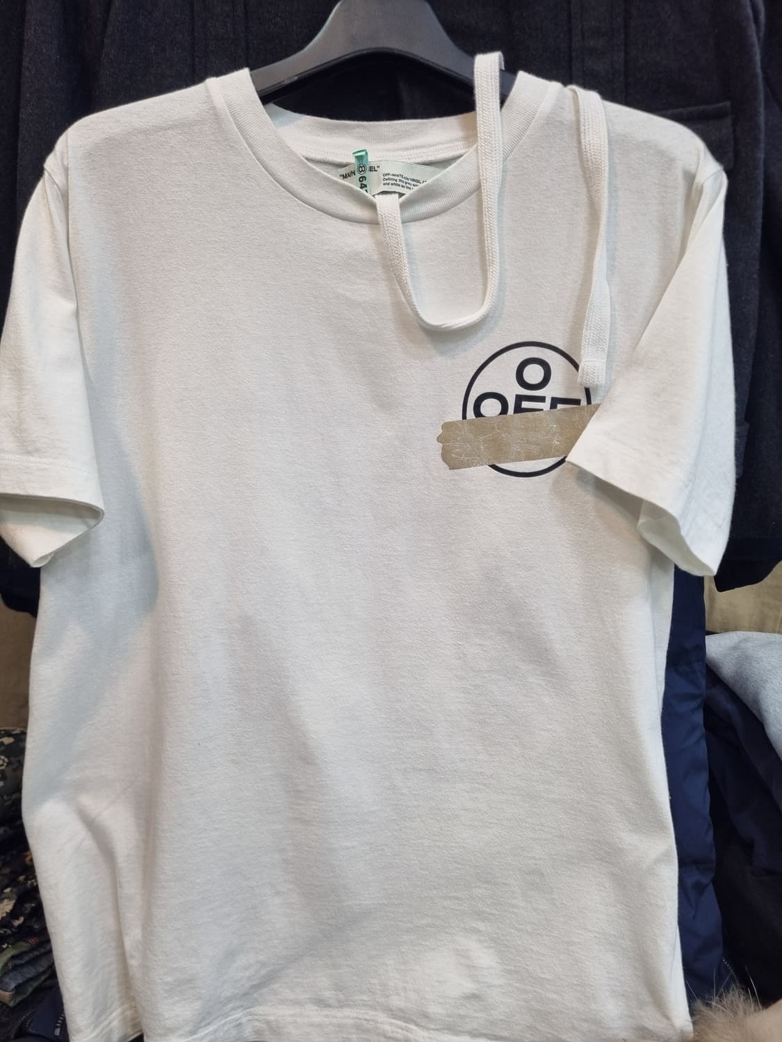 오프화이트 반팔 티셔츠 L 상품이미지1