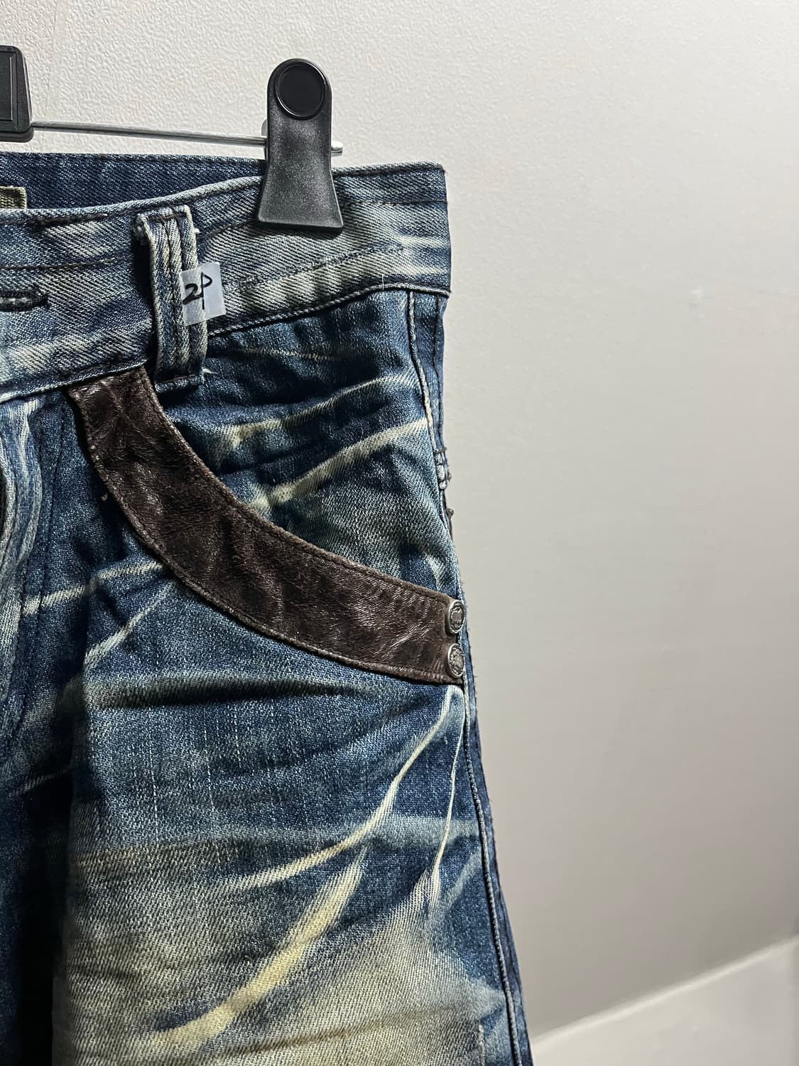 빈티지 워싱 데님 팬츠 / 리얼 페이드 & 레더 디테일 상품이미지3