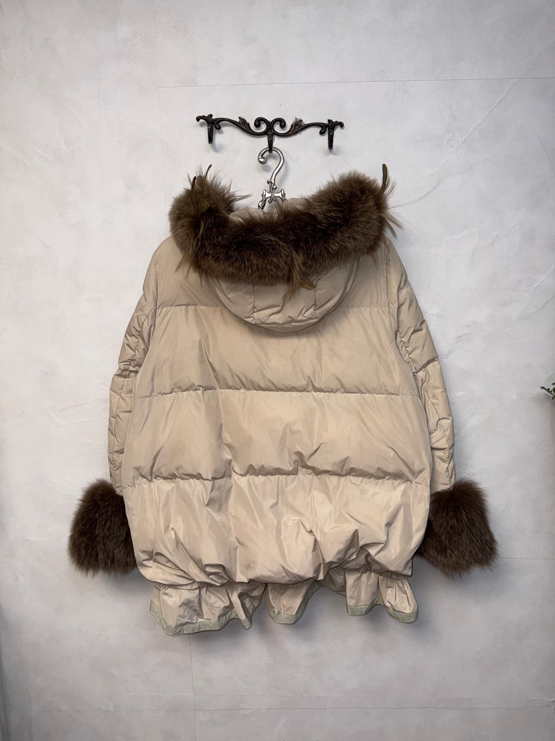 Beige fur trimming frill detail hood 패딩 상품이미지3