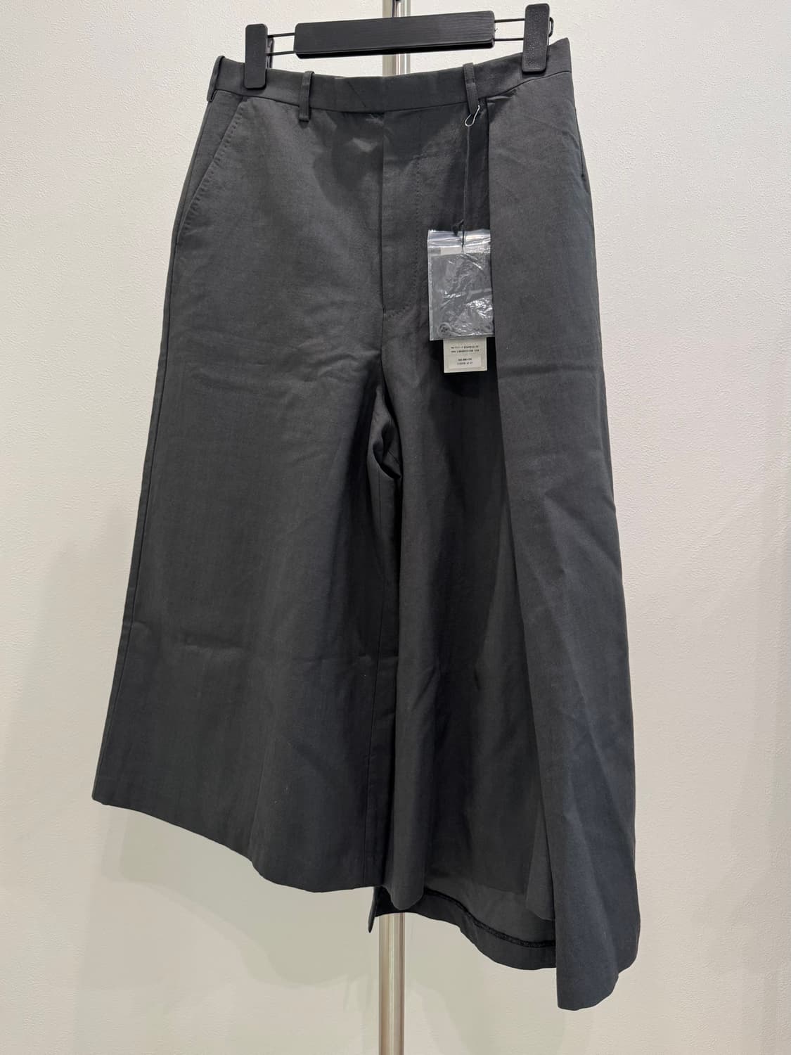 라드뮤지션 20ss 비대칭 울 슬랙스 상품이미지1