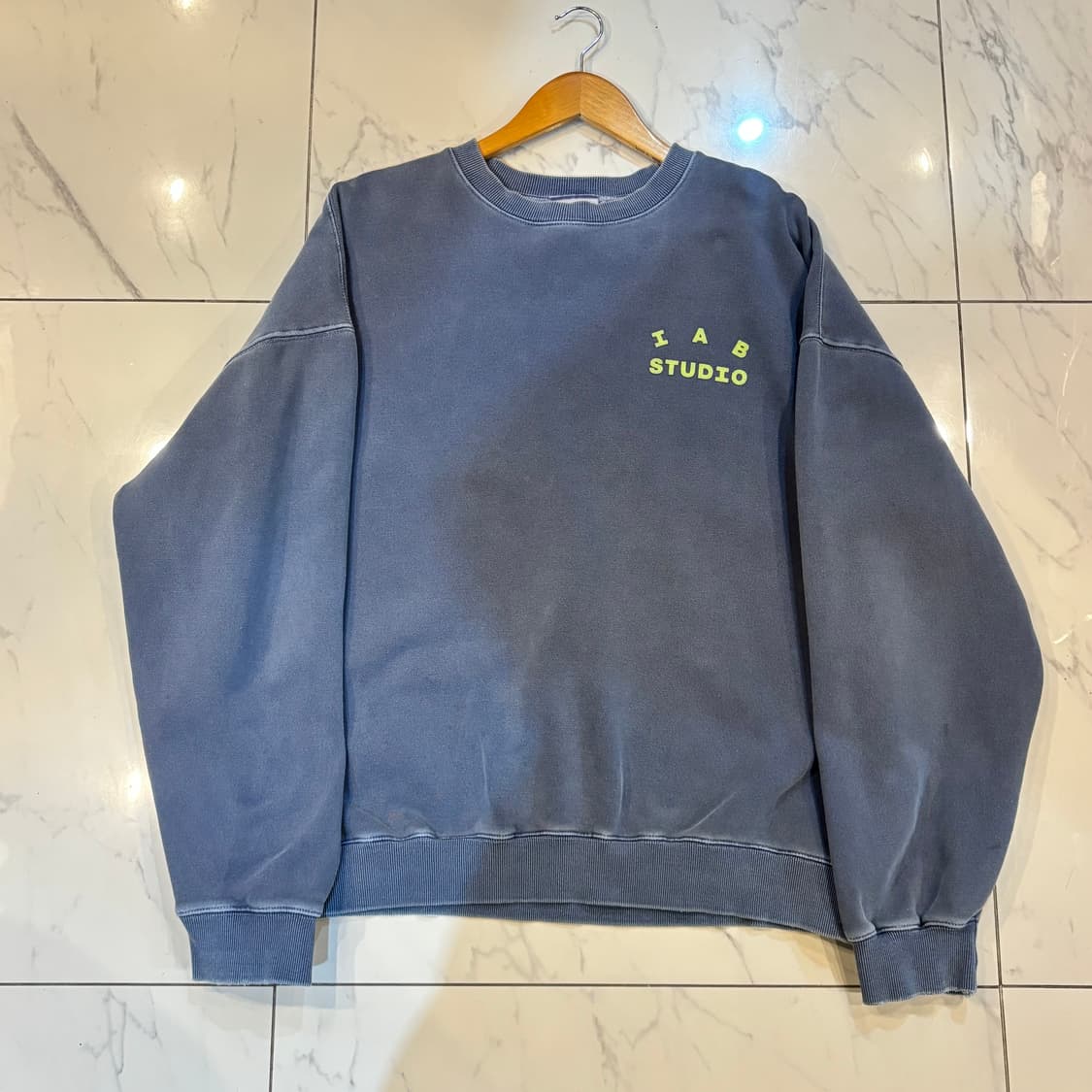 아이앱 스튜디오 로고 맨투맨 L 상품이미지1