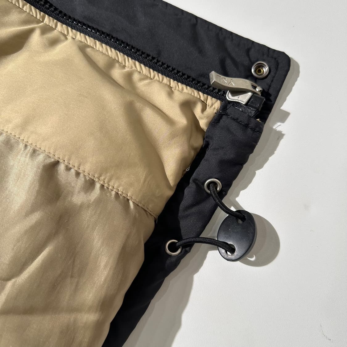 입생로랑 덕다운 체스트로고 패딩 블랙 상품이미지8