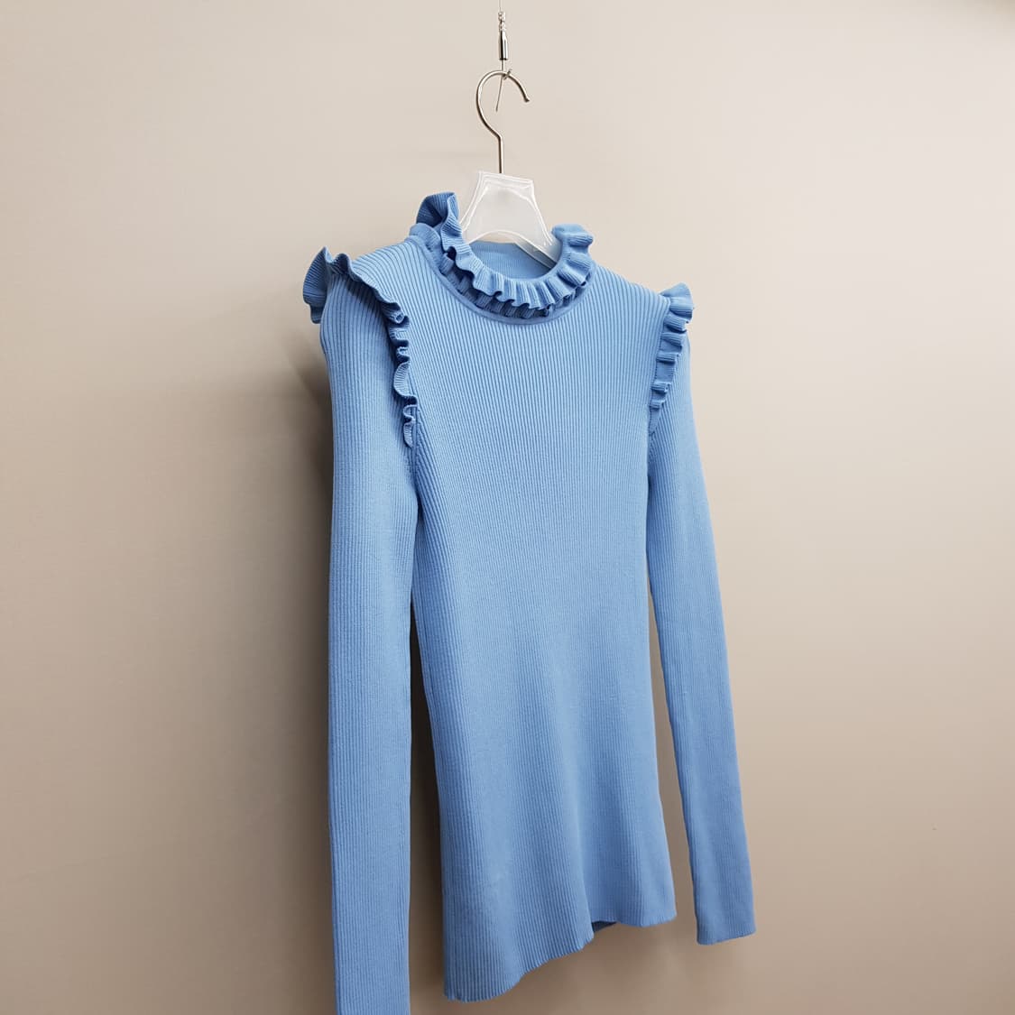 Sandro 산드로 프릴 하이넥 리브드 니트탑 1사이즈 상품이미지4