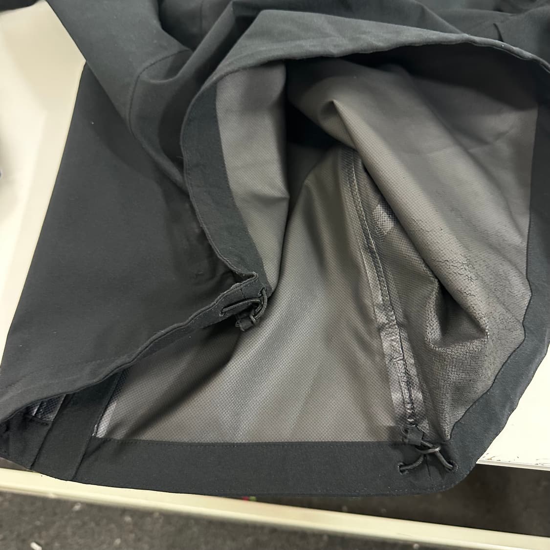 L 유니클로 블랙 후드 바람막이자켓 상품이미지9