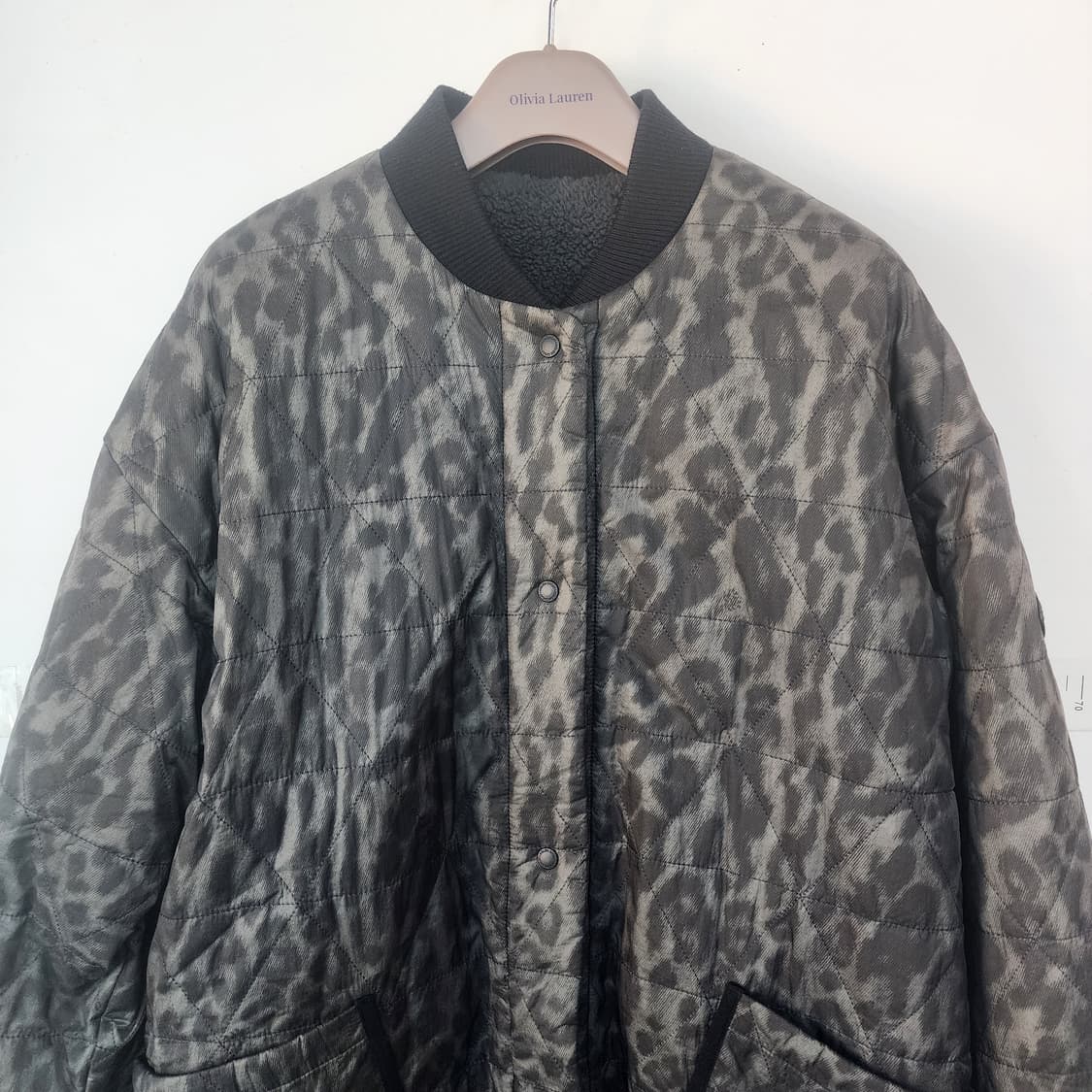 코오롱스포츠 레오파드 퀼팅 리버시블 롱 코트 상품이미지2