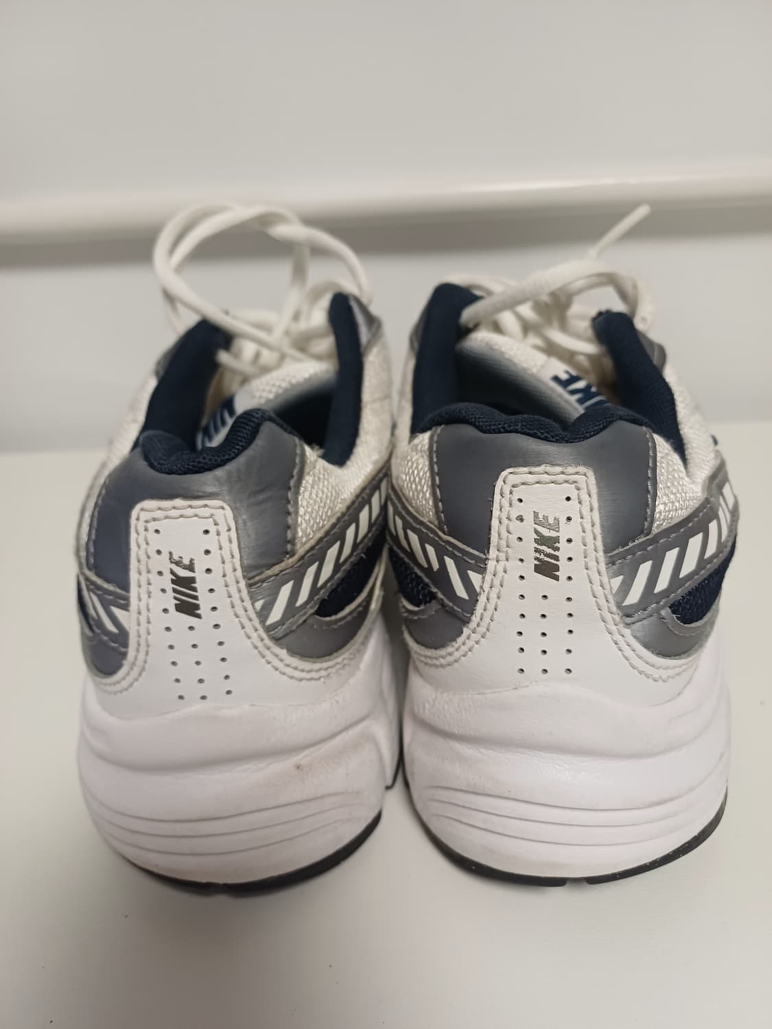 [정품/250] 나이키 이니시에이터 화이트 실버 네이비 상품이미지3