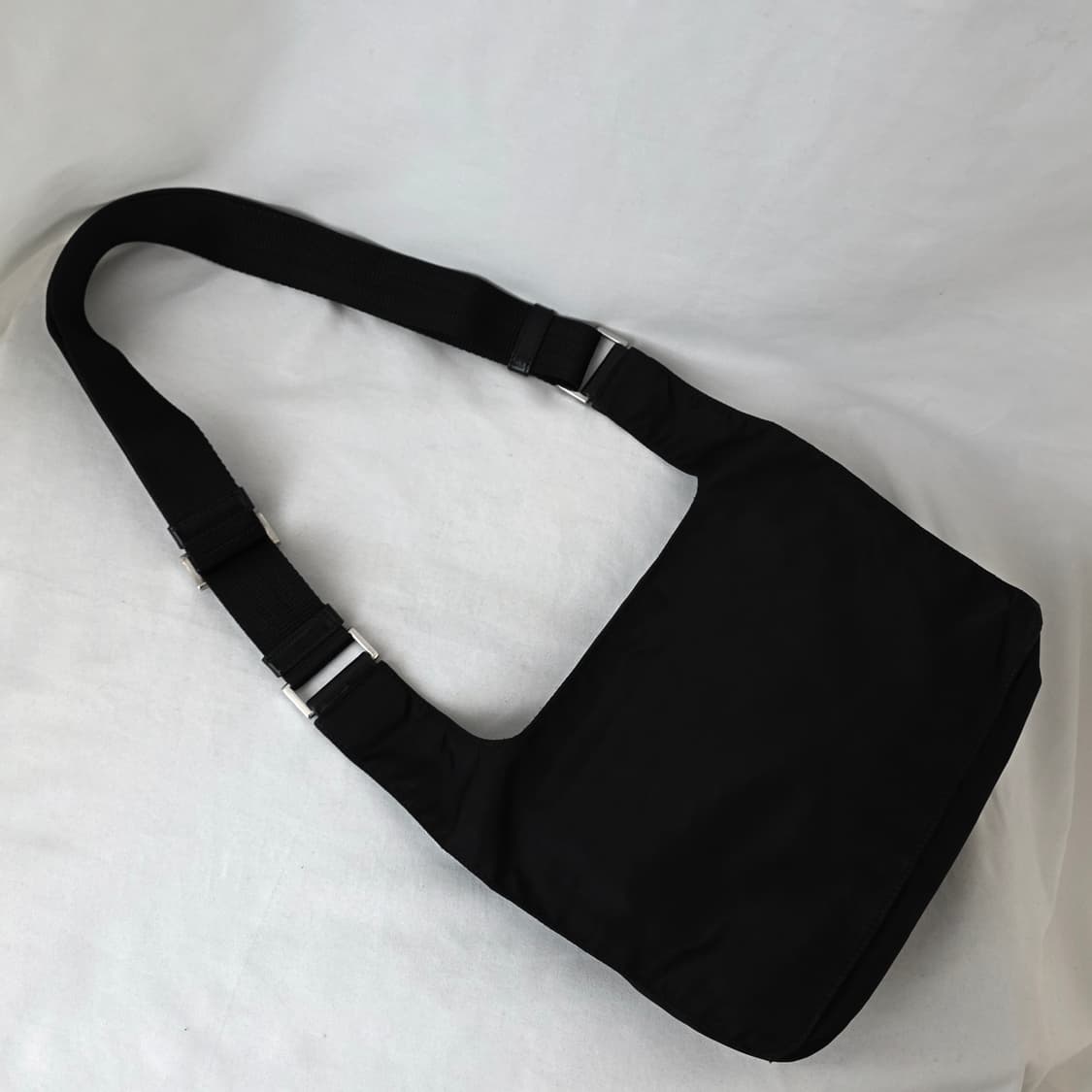 [정품 PRADA] 프라다 포코노 나일론 폴딩 크로스백 남녀공용 상품이미지2