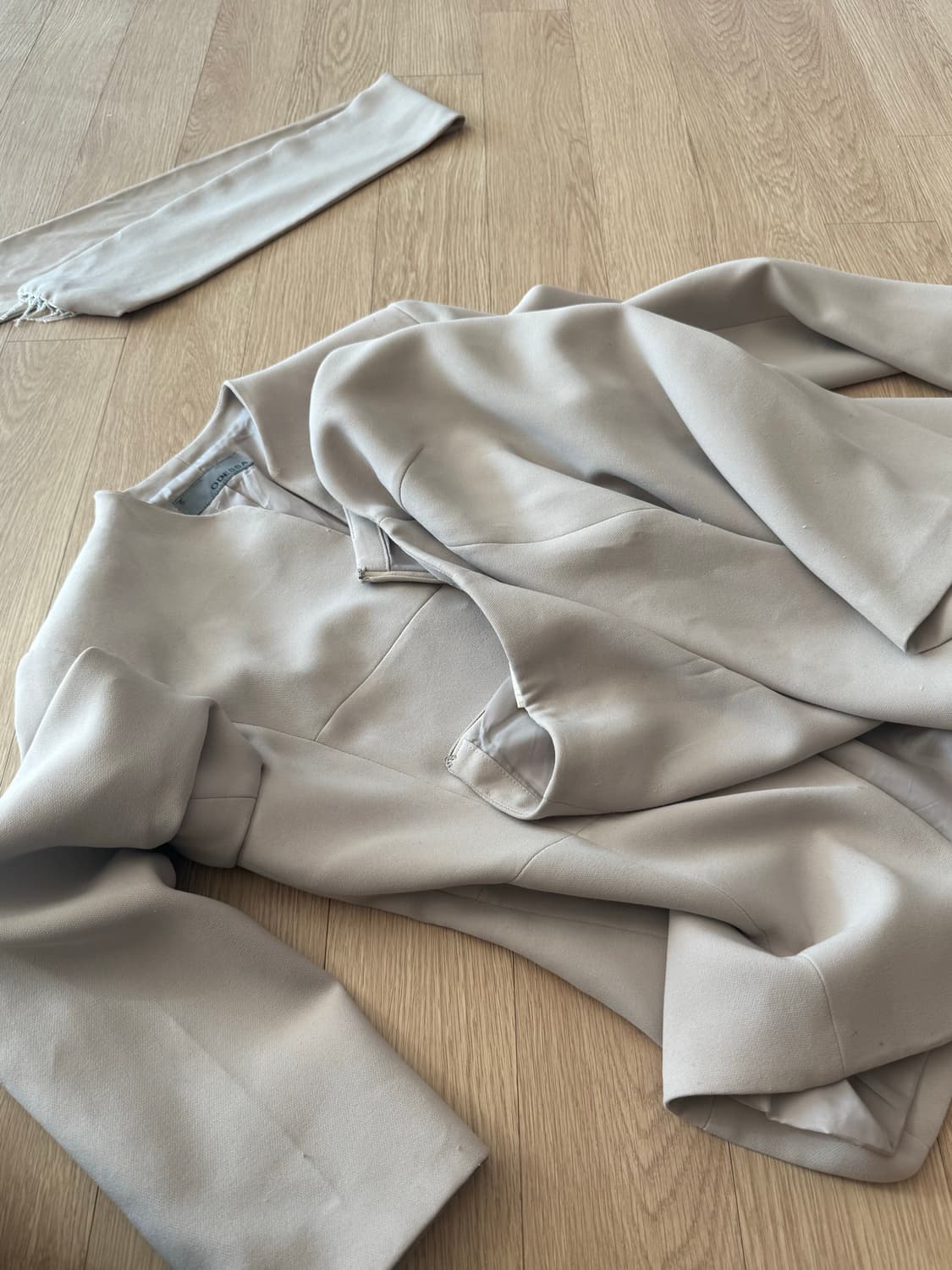 Odessa 베이지 여성 정장 세트 상품이미지4