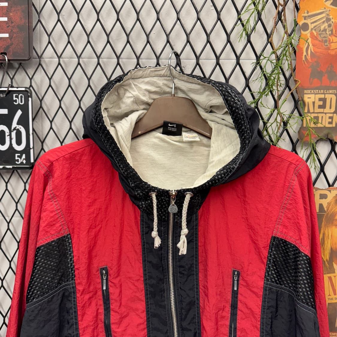 나이키 X 에어조던 윈드브레이커 후면 레터링 로고 포인트 레드 블랙 상품이미지3