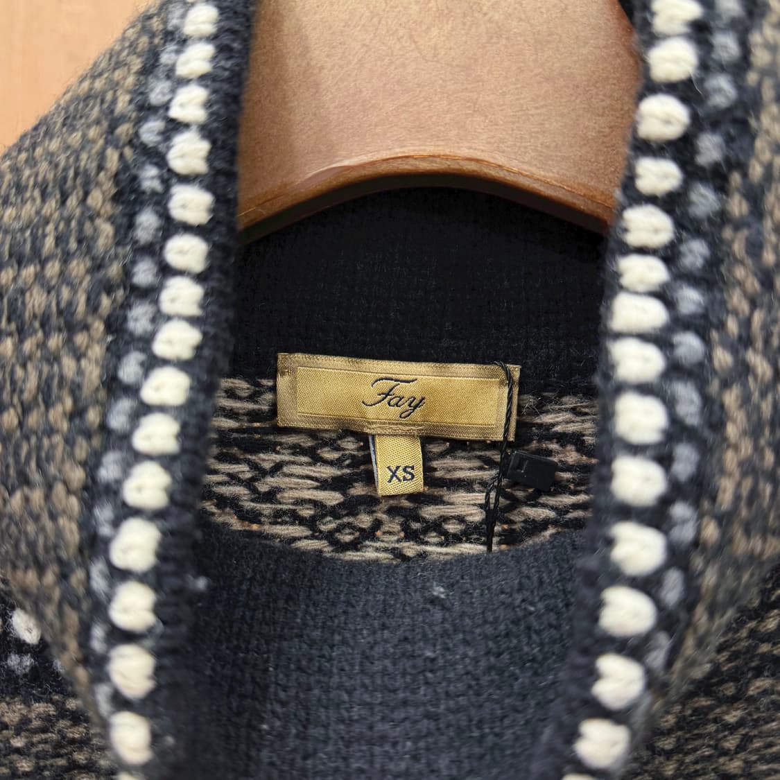 페이 하이넥 롱 니트 에스닉 기하학 패턴 레더 프린지 디테일 루즈핏 차콜 상품이미지7