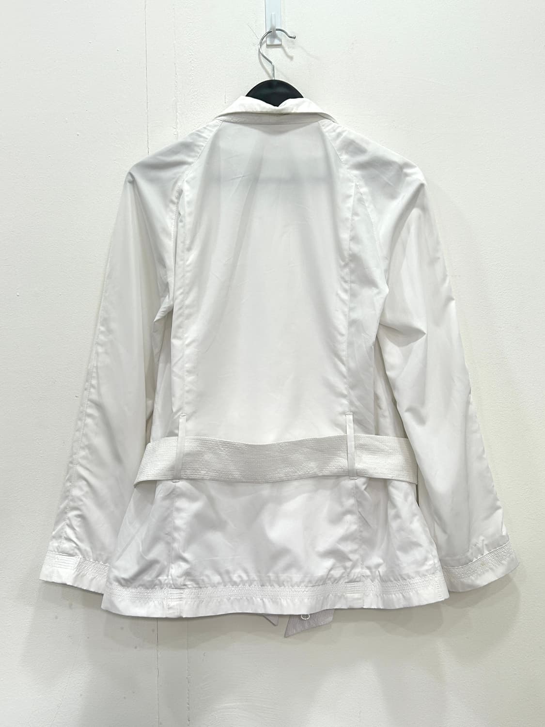 아이그너 Aigner 화이트 바람막이 벨티드 자켓  상품이미지4