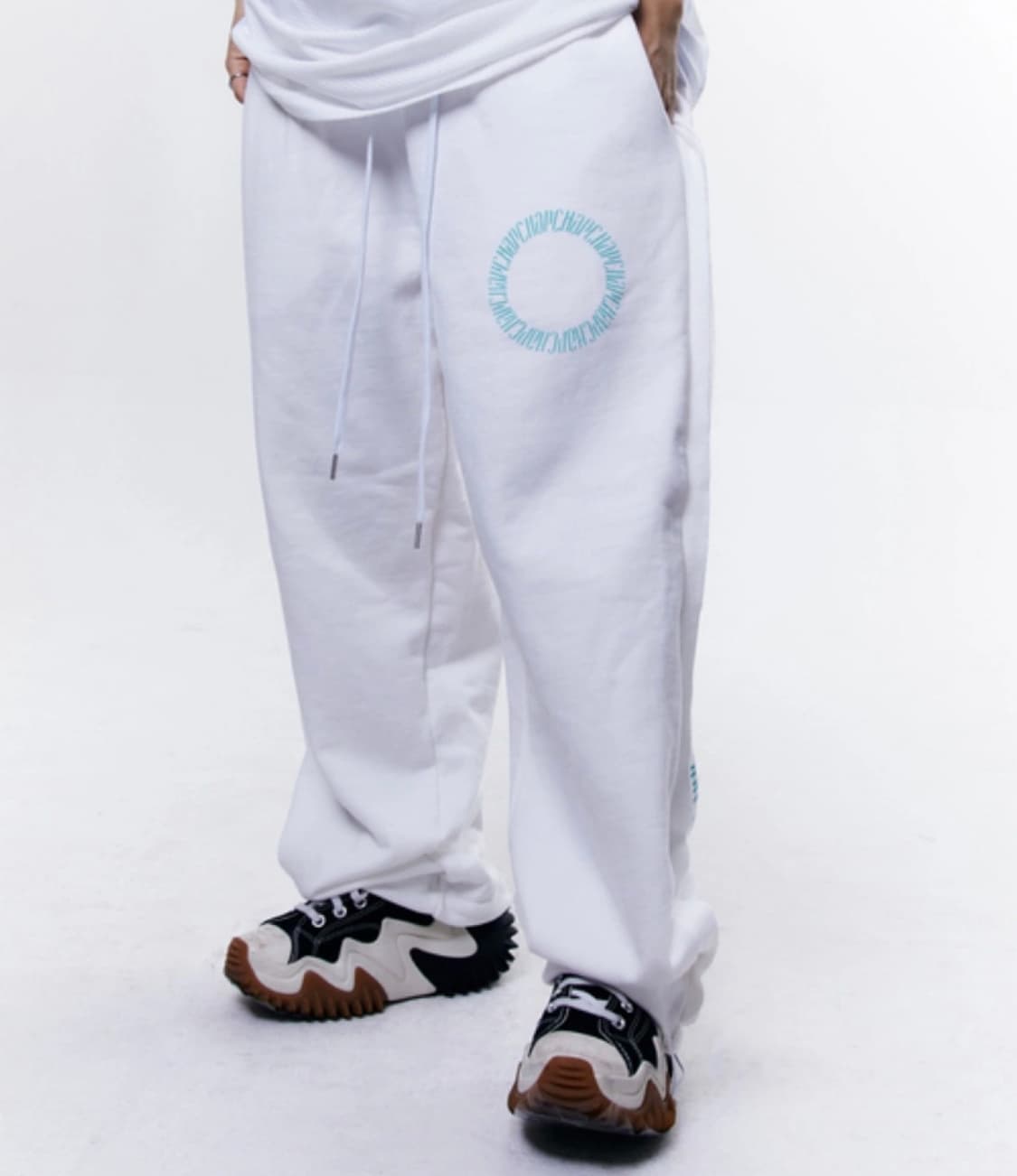 CHAPCHAP Circle Logo Sweat Pants (White) 상품이미지1