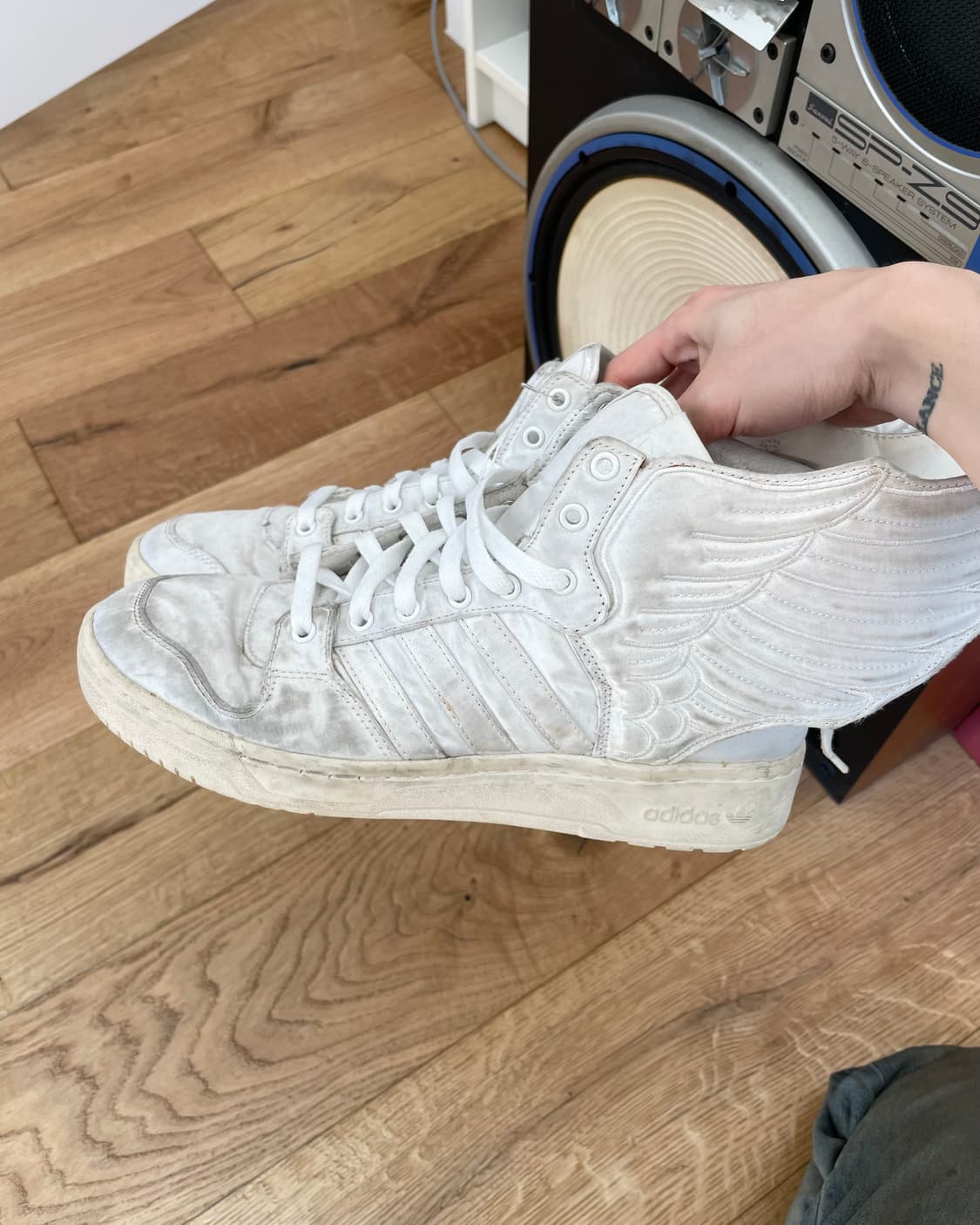 [255] 제레미스캇 x 아디다스 윙 스니커즈 상품이미지2