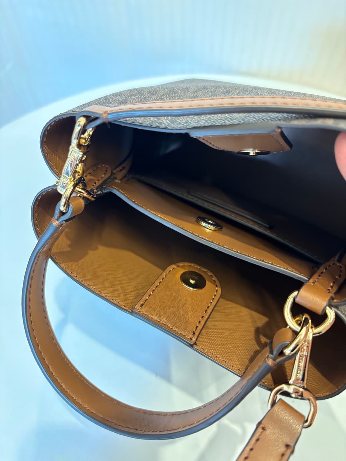 정품 마이클코어스 투웨이 크로스백     상품이미지8