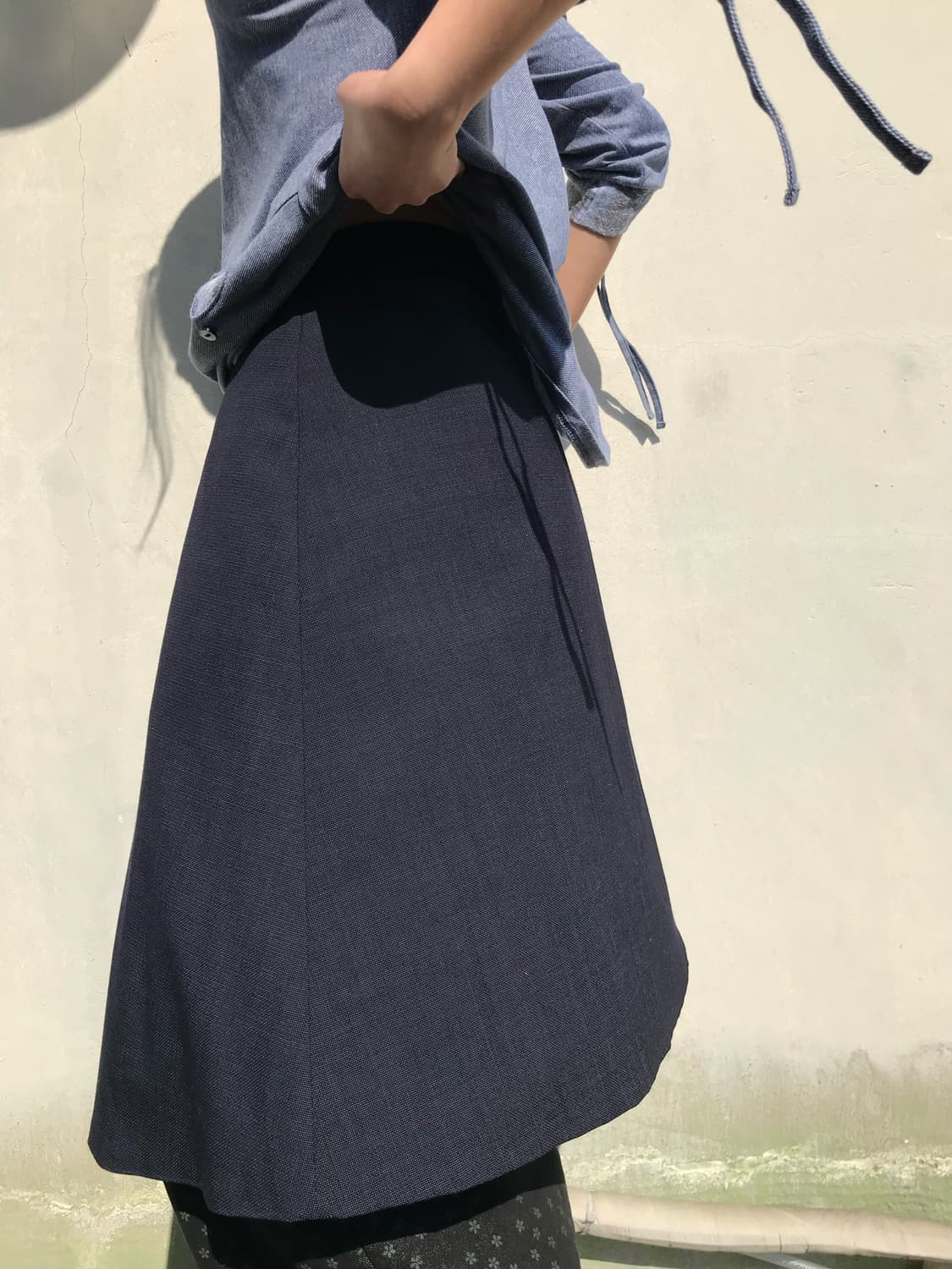 네이비 레이어드 미디 스커트  상품이미지1