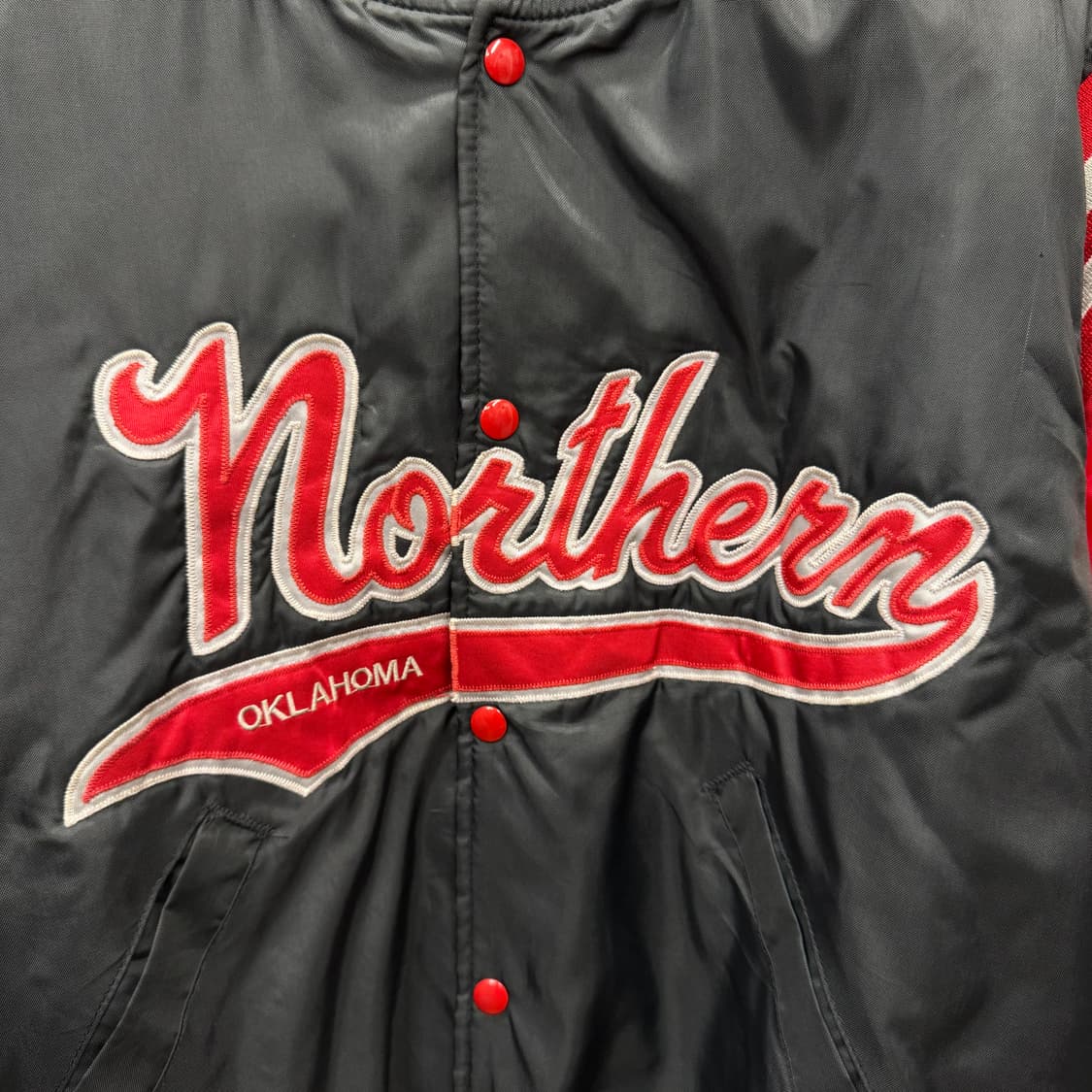 90s USA VINTAGE 바시티 자켓 자수 포인트 블랙 레드 배색 상품이미지5