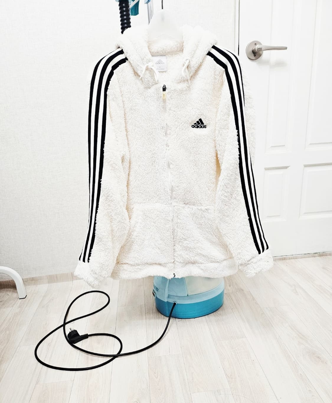 (100)L☆우주매물☆ 아디다스 블랙핑크 로제 [흰검] 쉐르파 퍼 후리스 상품이미지2