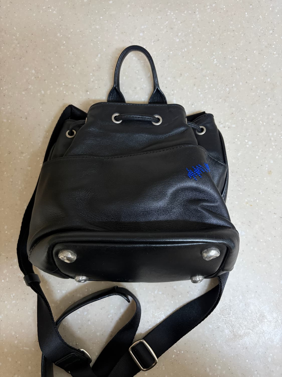 아더에러 피넛 레더 백 숄더백 느와르 상품이미지3