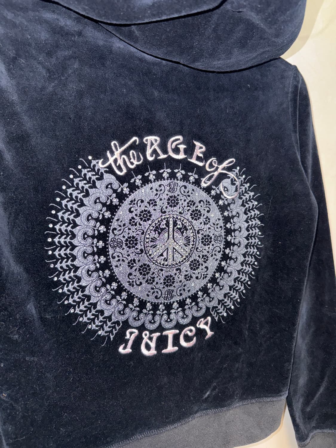 Juicy Couture black peace mandala 벨벳후드집업 상품이미지2