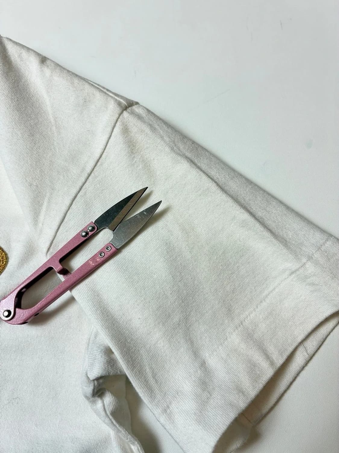 꼼데가르송 우먼스 골드 와펜 반팔 티셔츠 PN9018 상품이미지5