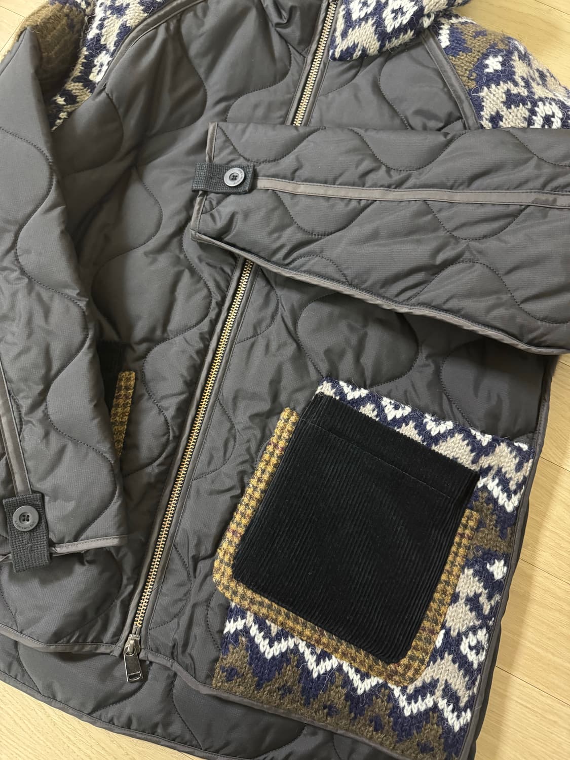 앤더슨벨 니트 패치 퀄티드 점퍼 블랙 S 상품이미지3