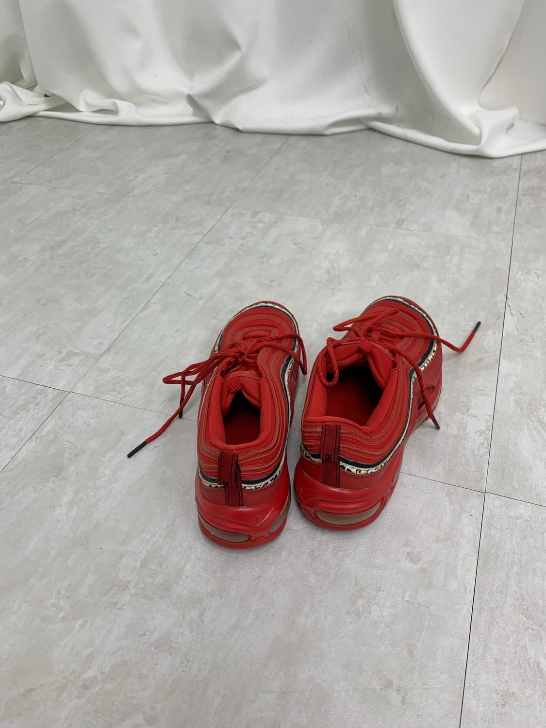 Nike red sneakers 상품이미지3