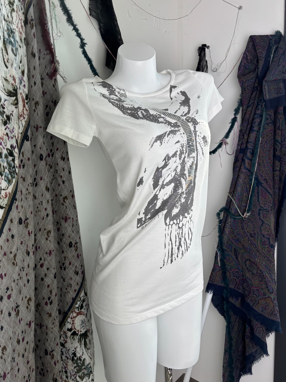 Y2k 아이보리 섀도 프린팅 티 상품이미지3