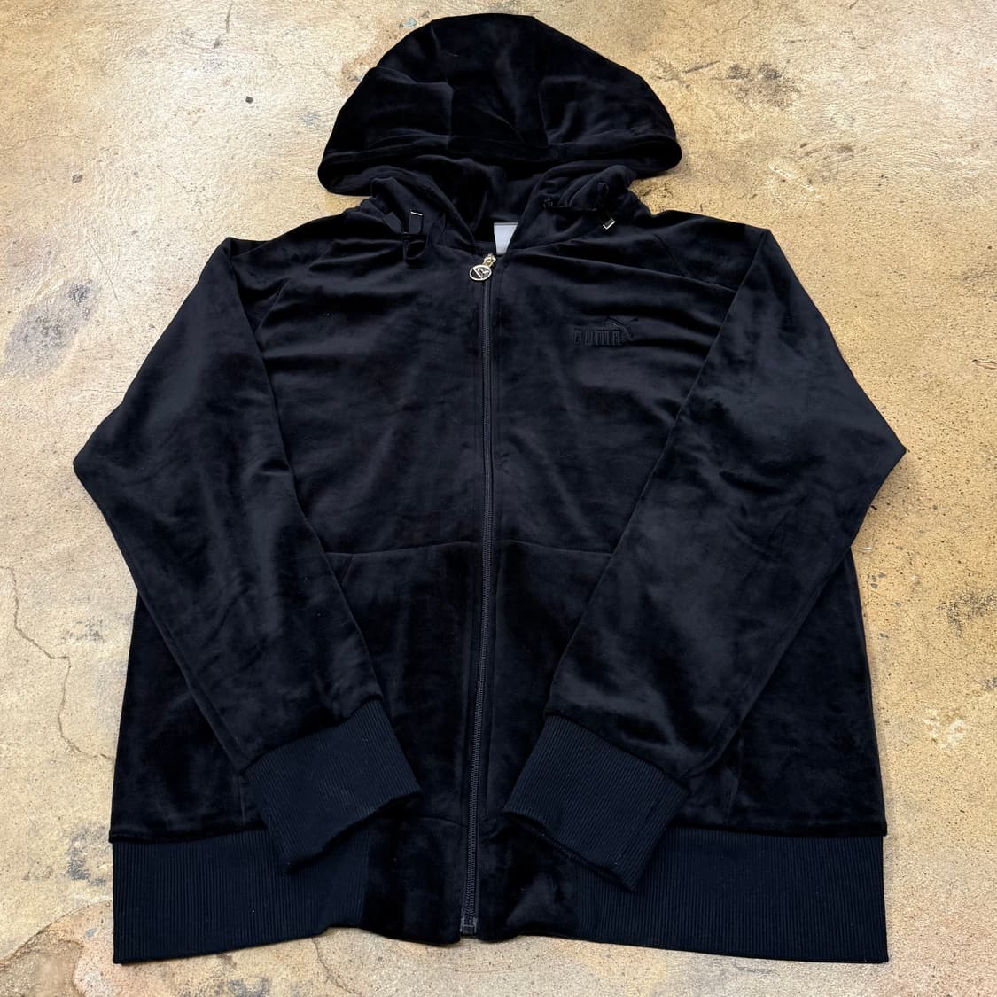 푸마 벨벳 블랙 후드집업 상품이미지2