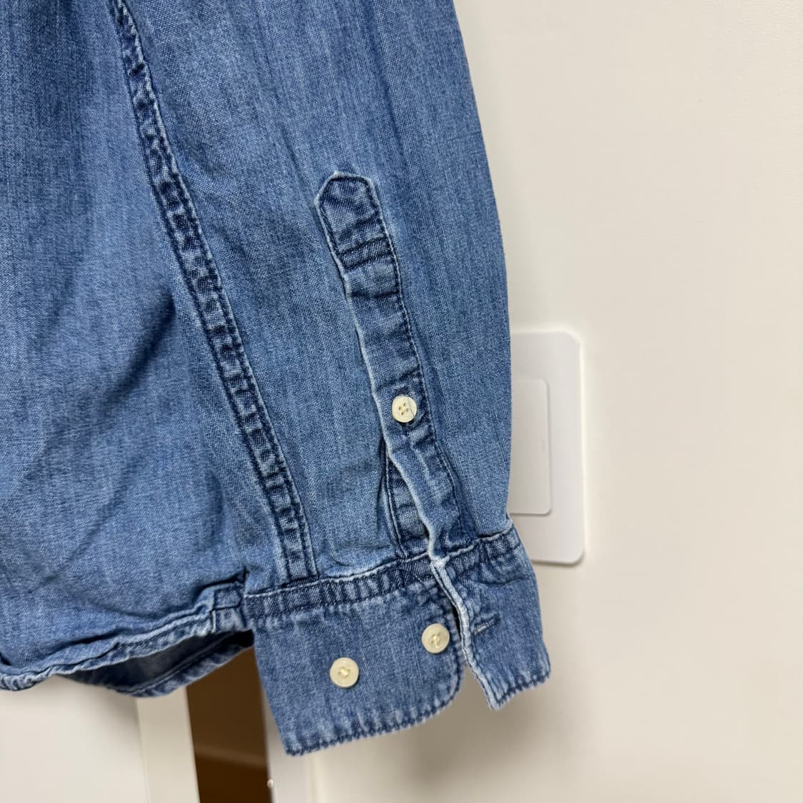 헨리코튼 데님 셔츠 100사이즈 상태좋고 예쁩니다. 상품이미지8