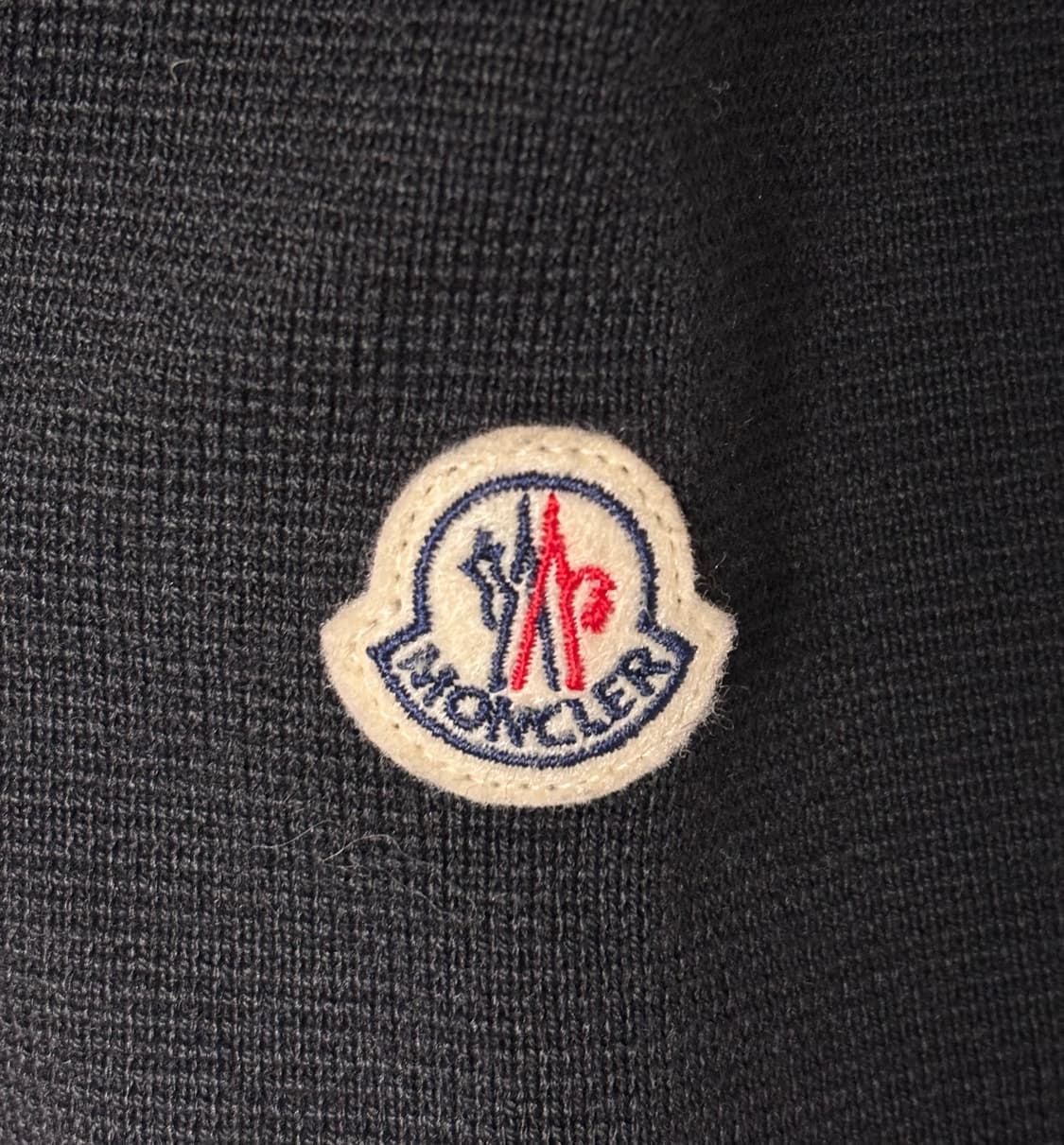 [당일배송/새상품급] 몽클레어 김현우 트리콧 니트패딩 블랙 L size 상품이미지2