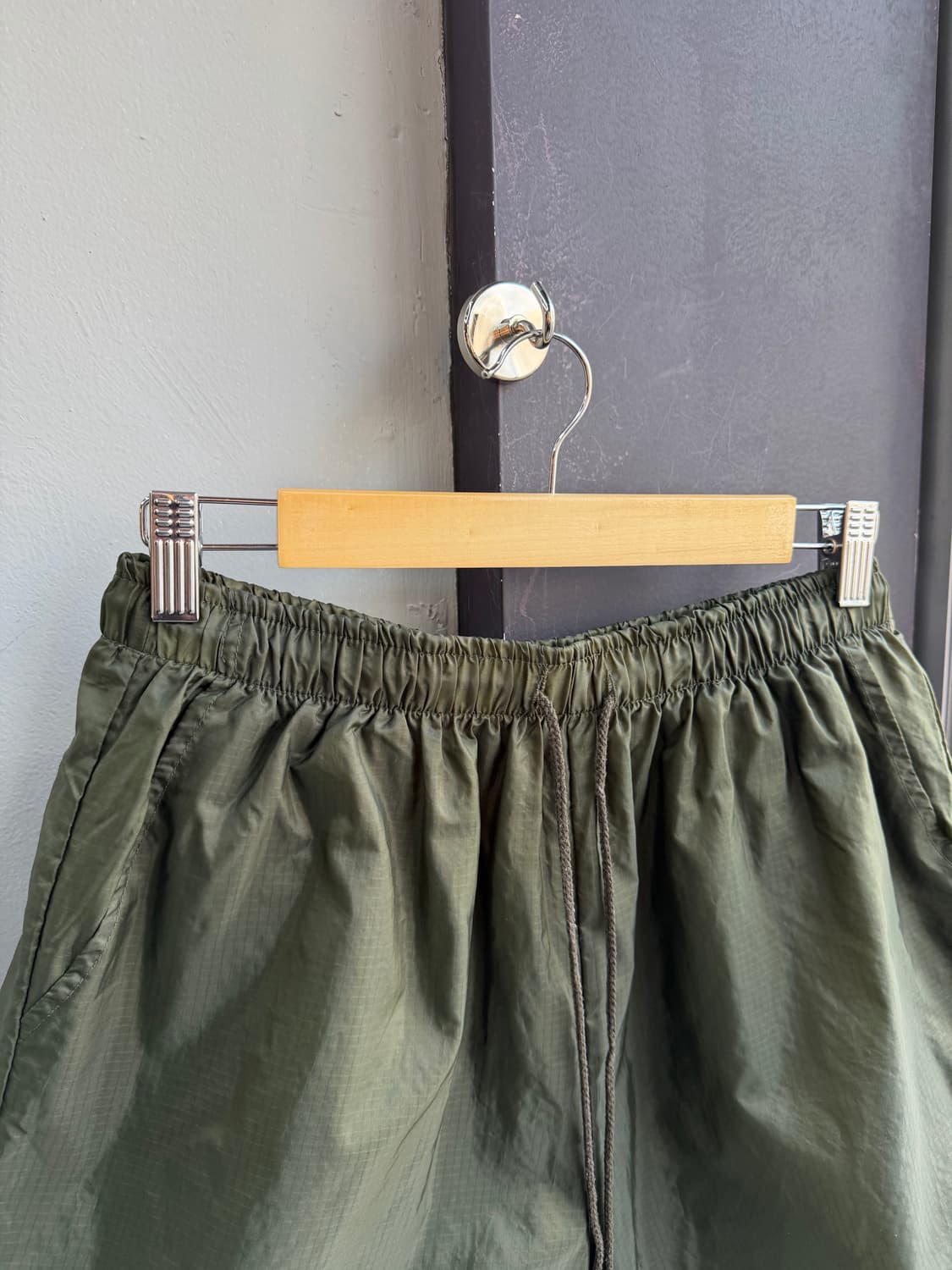 L/ 아이앱스튜디오 우븐 나일론 쇼츠 팬츠 상품이미지3